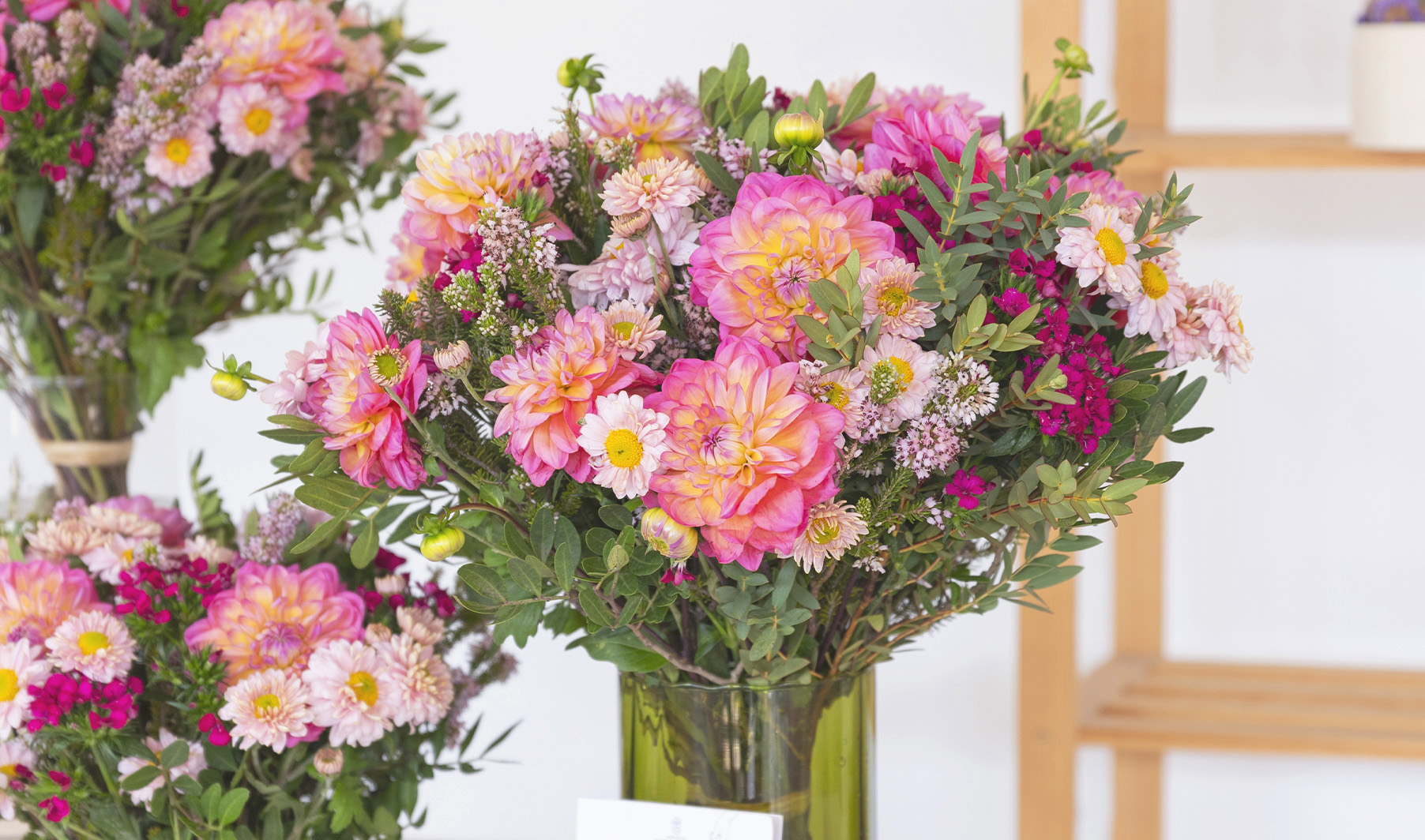 Le bouquet surprise de fleurs fraîches et de saison, livré chez vous au jour de votre choix.