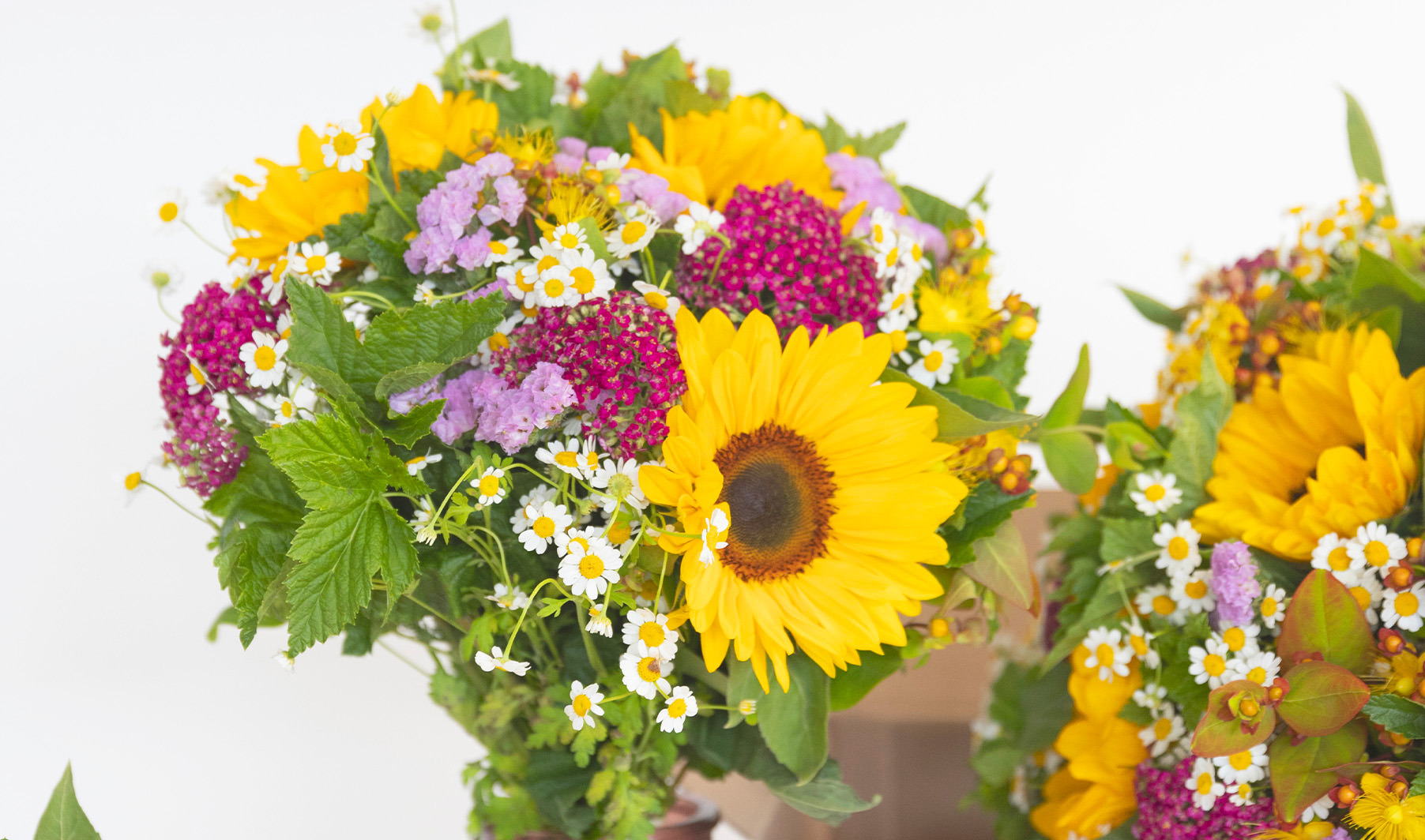 Le bouquet surprise de fleurs fraîches et de saison, livré chez vous au jour de votre choix.