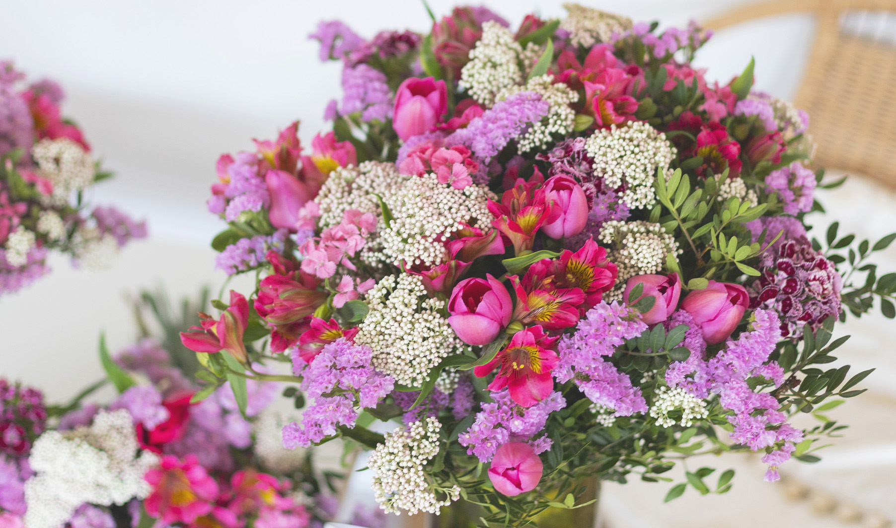 Le bouquet surprise de fleurs fraîches et de saison, livré chez vous au jour de votre choix.