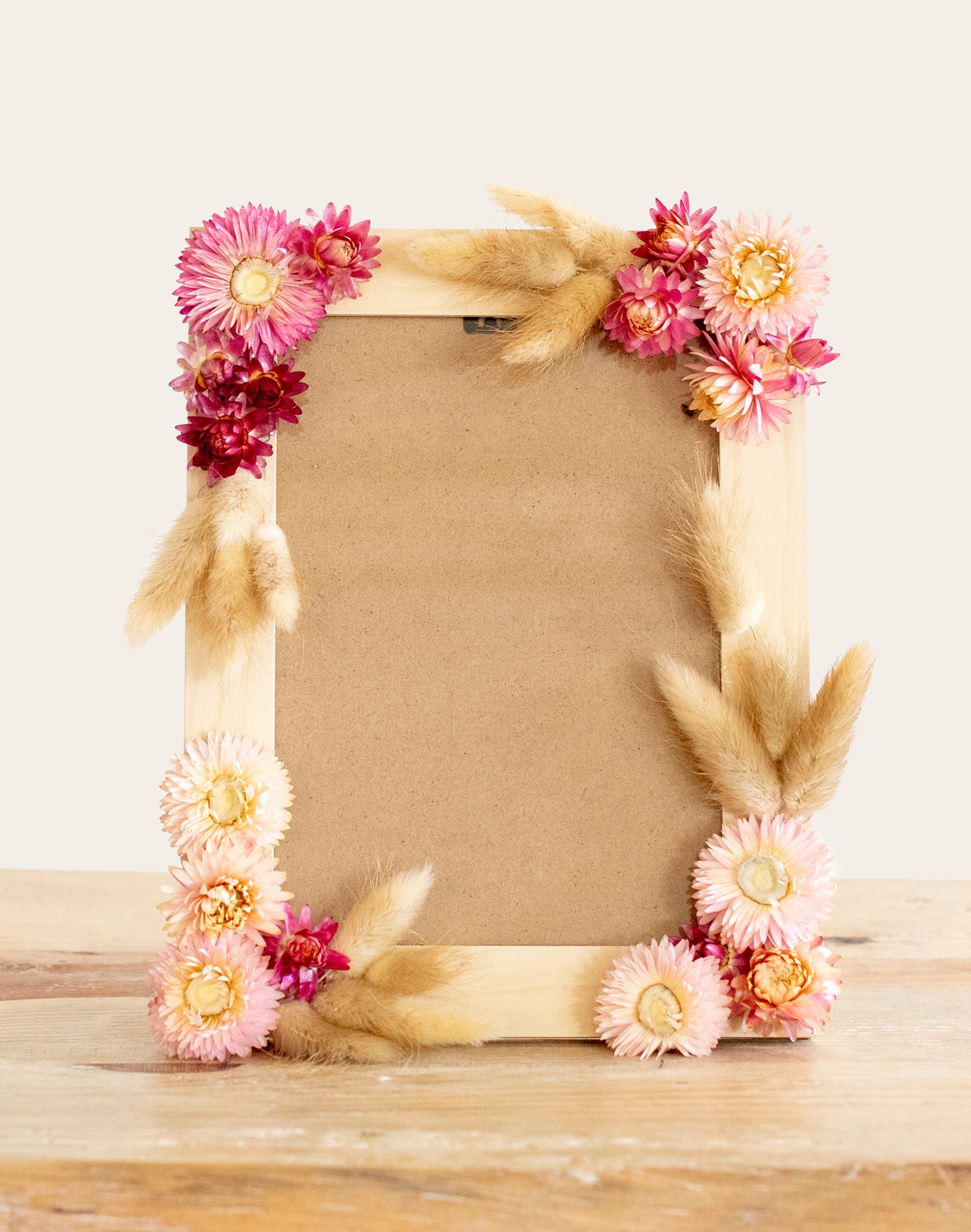 Cadre fleuri zéro déchet en fleurs séchées