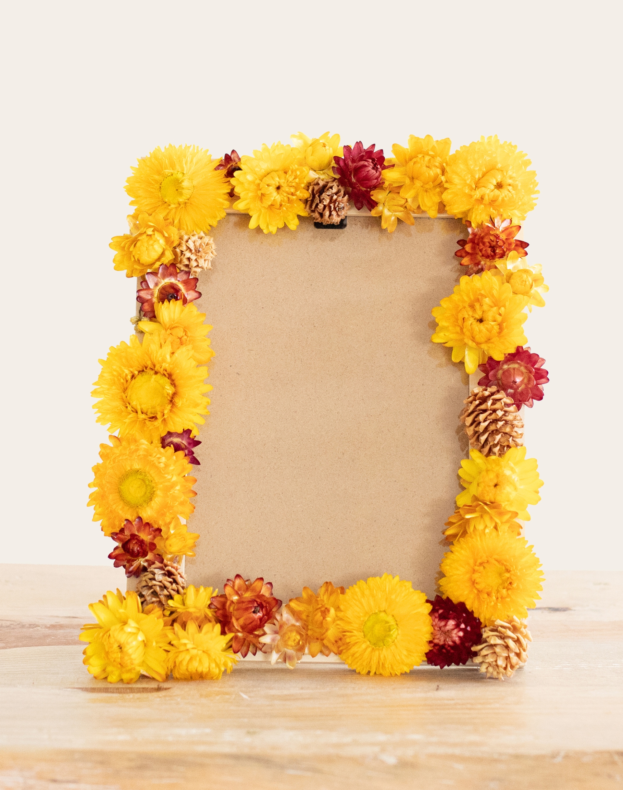 Cadre fleuri zéro déchet en fleurs séchées